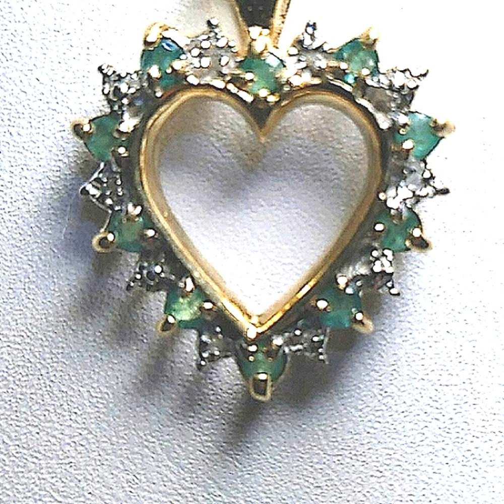 14K YG 16" Chain Adorns this Exquisite  Diamond Emerald 10K Heart Pendant - Picture 2 of 3